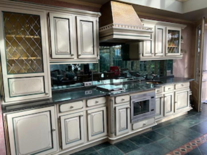 Rustieke keuken met granieten blad en ingebouwde apparaten, Huis en Inrichting, Keuken | Complete keukens, Zo goed als nieuw, Enkelwandige keuken