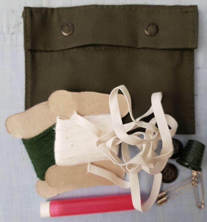 Belgian Army Sewing set ( A24 ), Collections, Objets militaires | Général, Armée de l'air, Enlèvement ou Envoi