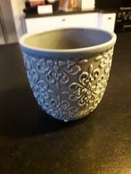 Pot de fleurs élégant, Enlèvement