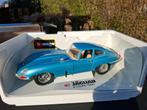 1/18 Bburago Jaguar E Coupé    Light Blue Metallic - 1961, Ophalen of Verzenden, Zo goed als nieuw, Auto, Burago