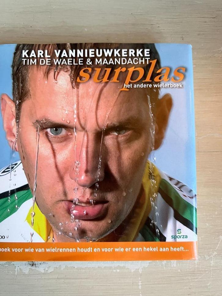 Karl Vannieuwkerke. Surplas, het andere wielerboek., Livres, Livres de sport, Utilisé, Course à pied et Cyclisme, Enlèvement ou Envoi