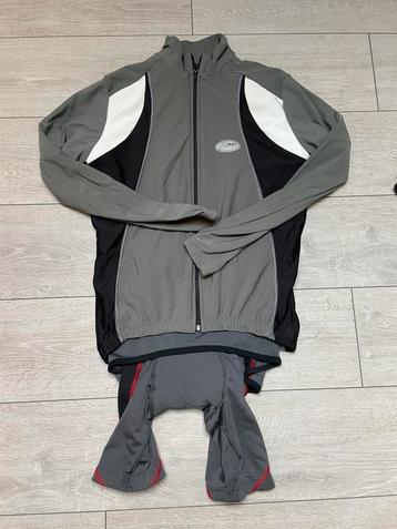 Fietsoutfit volledige set beschikbaar voor biedingen