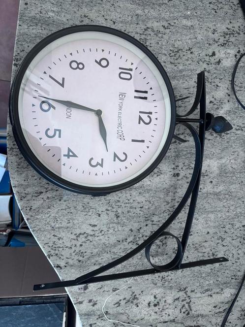 Horloge de face avec un des deux carreaux fêlé à donner, Huis en Inrichting, Woonaccessoires | Klokken, Zo goed als nieuw, Ophalen