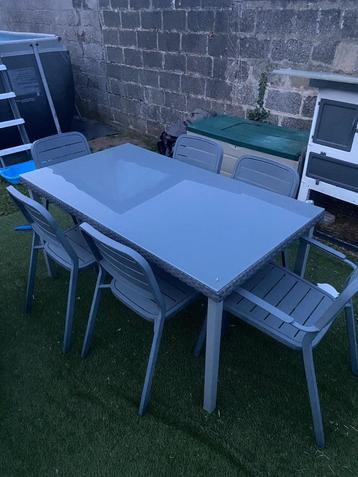 TuinTafel en stoelen  beschikbaar voor biedingen