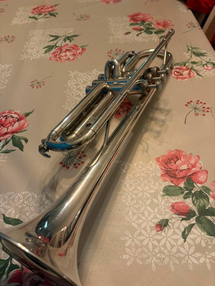 Yamaha trompet YTR-1320s, Muziek en Instrumenten, Blaasinstrumenten | Trompetten, Zo goed als nieuw, Trompet in si bemol, Met koffer