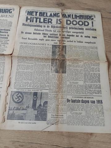 WO II 2 kranten dood Hitler en Mussolini 