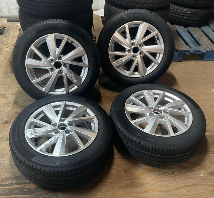 ORIGINEEL NIEUWE velgen AUDI Q2 17” met zomerbanden, Auto-onderdelen, Banden en Velgen, Banden en Velgen, 17 inch, 215 mm, Personenwagen