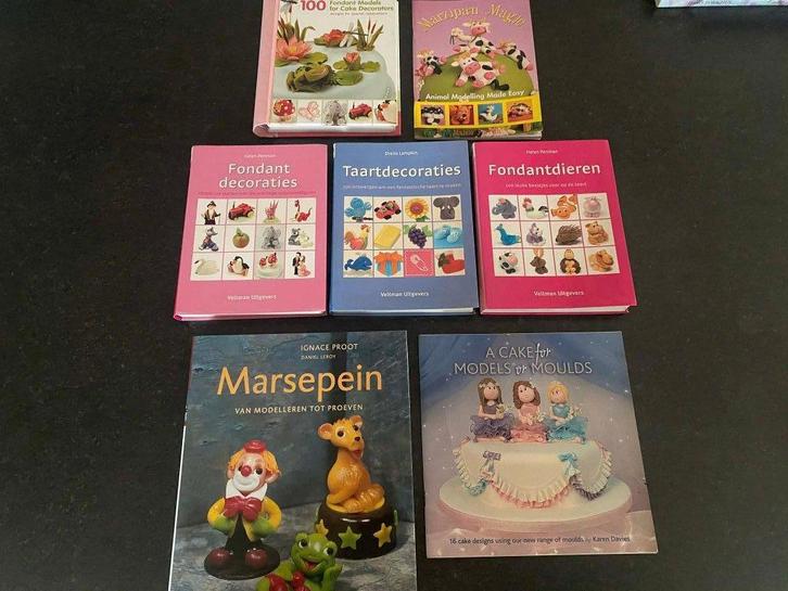 7 boeken over suiker - en marsepeindecoraties, Hobby en Vrije tijd, Taarten en Cupcakes maken, Gebruikt, Boek of Tijdschrift, Taarten of Cupcakes