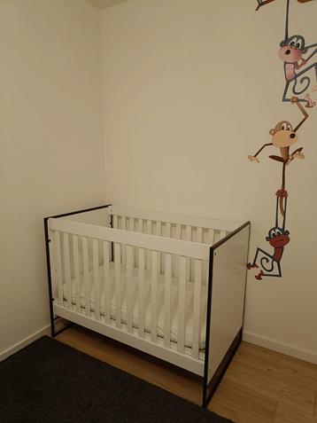 Babykamer / kinderkamer modern beschikbaar voor biedingen