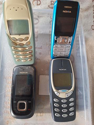 Oude gsm ,s  beschikbaar voor biedingen