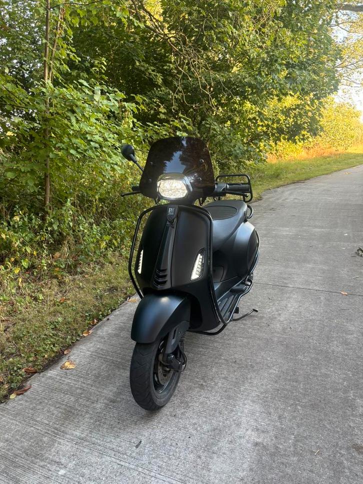 Vespa sprint IGET Full Option !!, Fietsen en Brommers, Scooters | Vespa, Gebruikt, Vespa S, Klasse A (25 km/u), Benzine, Ophalen