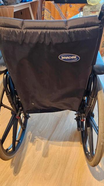 Chaise roulante pliable invacare beschikbaar voor biedingen