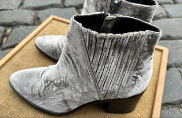 Bottines Calvin Klein Jeans en velours gris beschikbaar voor biedingen