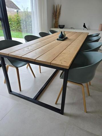 Luxe gelakte steigerhouten tafel 280 x 100 met stalen frame beschikbaar voor biedingen