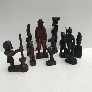 Houten Afrikaanse kunst 9 beelden in ebbenhout 8 stuks beschikbaar voor biedingen
