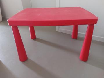 Mammut kindertafel rood beschikbaar voor biedingen