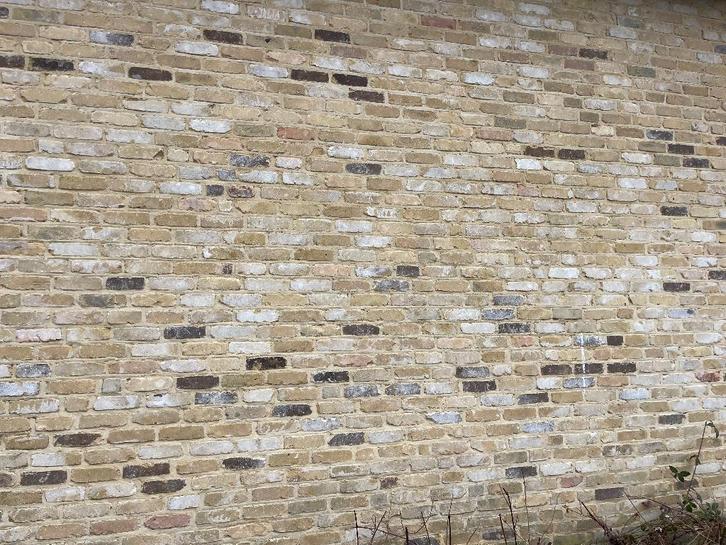 Gele rustieke bakstenen zuiver op paletten, Doe-het-zelf en Bouw, Metselstenen, Gebruikt, Bakstenen, Ophalen