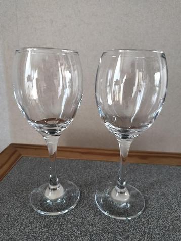 Wijnglazen beschikbaar voor biedingen