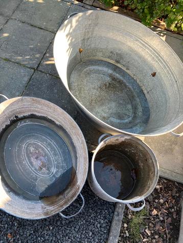 Zinken kuipen beschikbaar voor biedingen