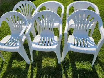6 chaises de jardin en plastique blanc