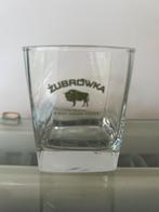 Vodkaglas Zubrówka bison grass vodka, Ophalen, Zo goed als nieuw