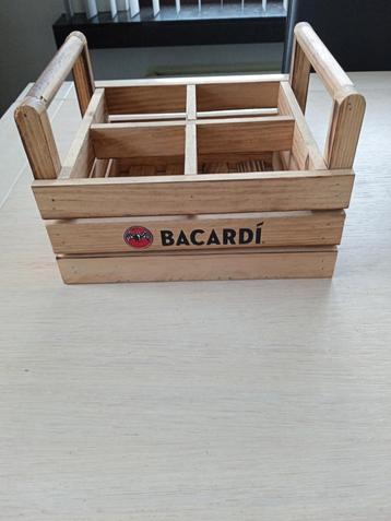 Houten bakje Bacardi beschikbaar voor biedingen