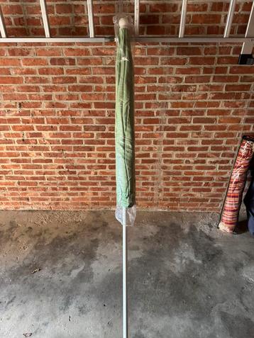 2x parasol groen beschikbaar voor biedingen