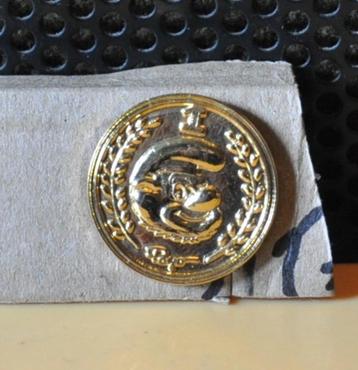 pin's doré rond chef schtroumpfs  beschikbaar voor biedingen