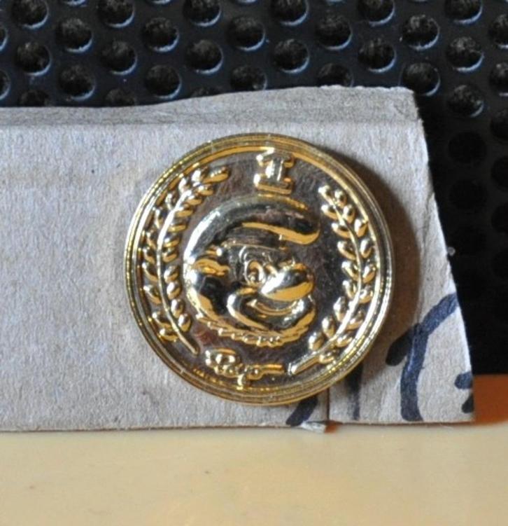 pin's doré rond chef schtroumpfs, Collections, Schtroumpfs, Comme neuf, Autres types, Grand Schtroumpf, Enlèvement ou Envoi