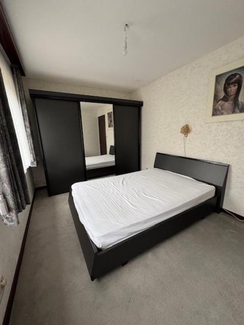 Bed in zwarte lak, eventueel met kleerkast, Huis en Inrichting, Slaapkamer | Bedden, Zo goed als nieuw, Twijfelaar, 140 cm, 200 cm