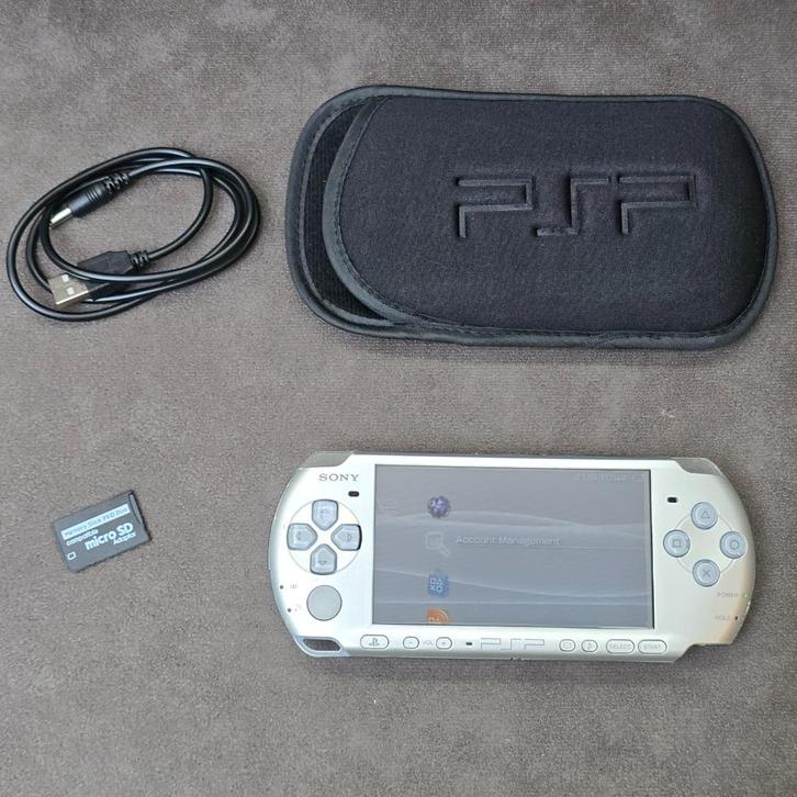 Zilveren Playstation Portable 3000, Games en Spelcomputers, Spelcomputers | Sony PSP, Gebruikt, PSP 3000, Overige kleuren, Ophalen of Verzenden