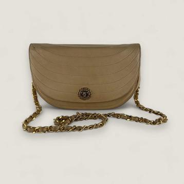 Chanel half moon single flapbag beige  beschikbaar voor biedingen