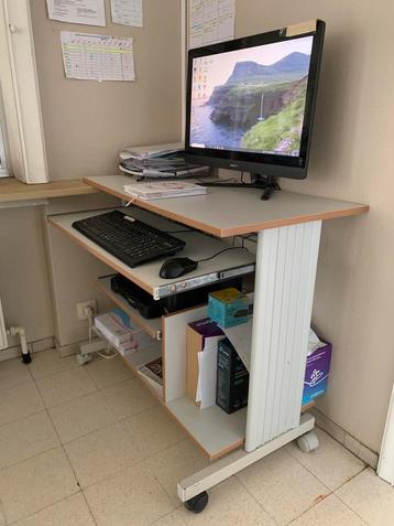 Computerkast beschikbaar voor biedingen