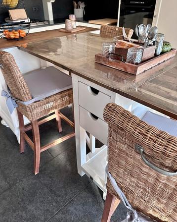 Riviera Maison Wooster Street bartafel + 4 rieten barstoelen beschikbaar voor biedingen