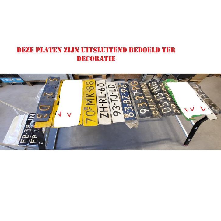 Kenteken plaat houders sloten Peugeot 404 Koffer Slotvangers, Auto diversen, Kentekenplaathouders, Gebruikt, Ophalen of Verzenden