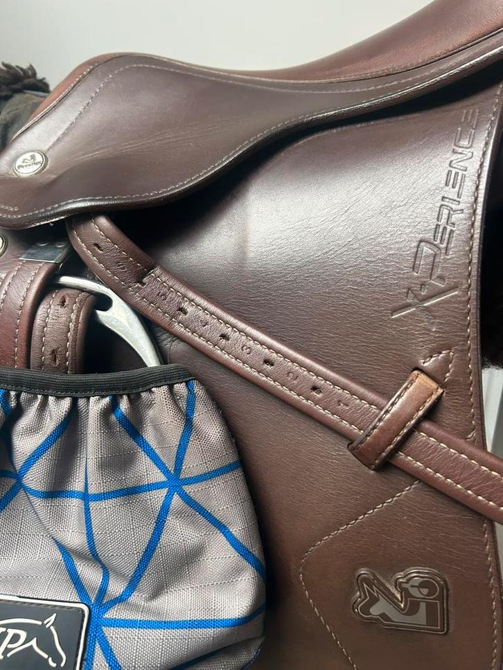 Prestige X-Perience springzadel (bruin), Dieren en Toebehoren, Paarden en Pony's | Zadels, Springen, Ophalen