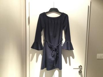 Blauw kleedje met lange mouwen in maat S