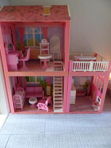 Barbiehuis met meubeltjes, Ophalen, Zo goed als nieuw, Poppenhuis