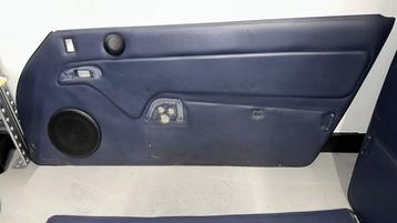 Panneaux de porte L et R de la Porsche 993 en cuir bleu nuit disponible aux enchères