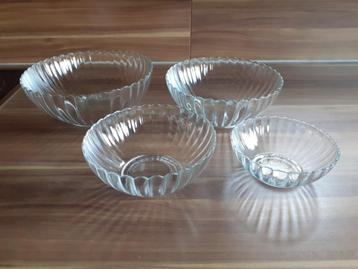 set van 4 Glazen kommen beschikbaar voor biedingen