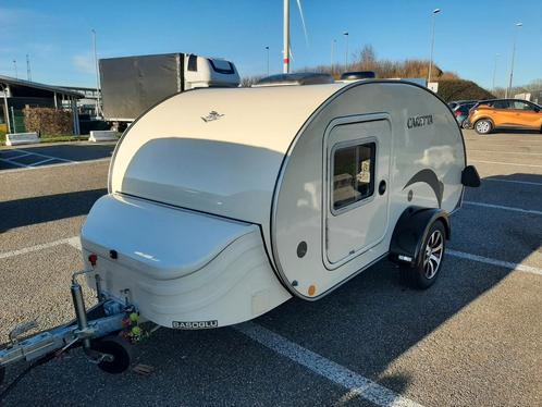 Traanvormige Caretta mini caravan, Caravans en Kamperen, Caravans, Particulier, Luifel, Oven, Radio, Uitbouw voortent, Ophalen