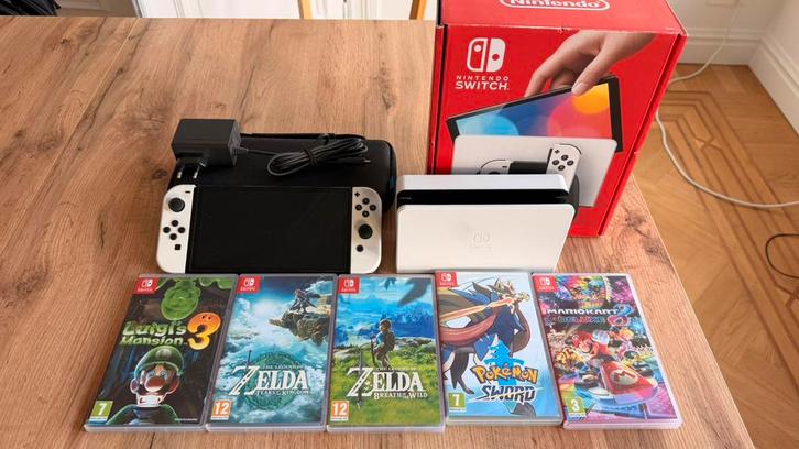 Switch OLED, Games en Spelcomputers, Spelcomputers | Nintendo Switch, Switch OLED, Ophalen