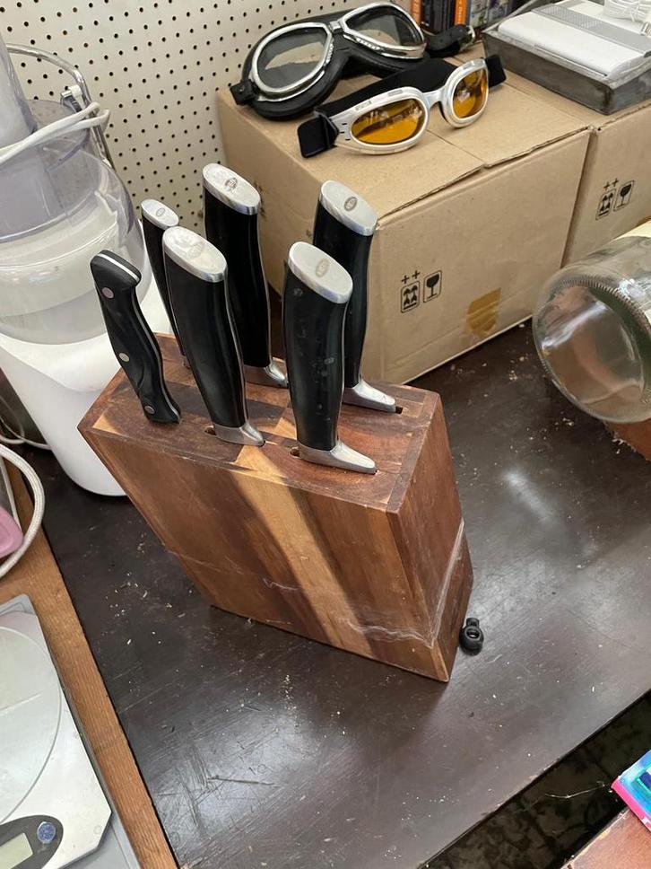 Set de couteaux Boretti en bloc de bois (7 pièces), Maison & Meubles, Cuisine | Ustensiles de cuisine, Comme neuf, Enlèvement ou Envoi