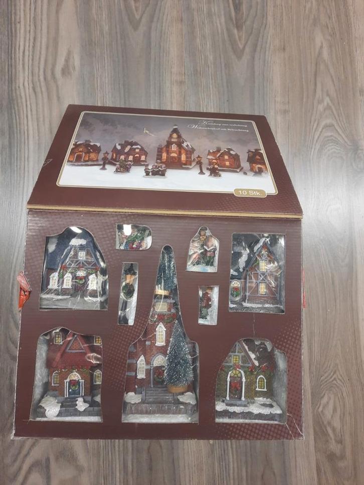 Kerstdecoratie,  kerstdorp + 1 gratis (zie omschrijving), Handtassen en Accessoires, Bedels, Ophalen of Verzenden