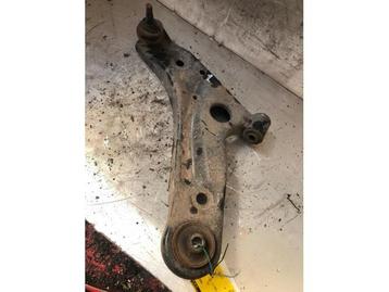 Draagarm links-voor van een Suzuki Alto beschikbaar voor biedingen