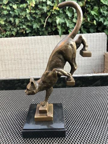 bronzen poes kat poezen beeld 