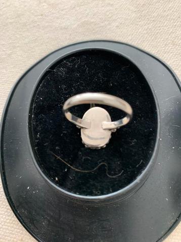 Tibetaanse.ring.zelver.koraal, Enlèvement, Comme neuf