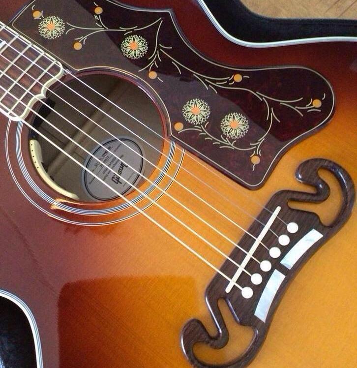 Gibson SJ200 Standard Autumnburst 2024 NEW, Muziek en Instrumenten, Snaarinstrumenten | Gitaren | Akoestisch, Zo goed als nieuw