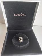 Pandora charm luck courage klavertje 4, Gebruikt, Pandora, Ophalen of Verzenden, 1 bedel