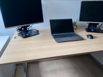 Bureau XL met lades beschikbaar voor biedingen